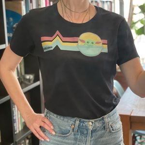 NEW MEDIUM BLACK MANDALORIAN TSHIRT WITH GROGU